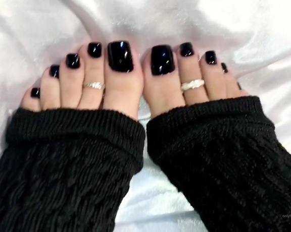 Queen Rainha aka Queen_rainha_ OnlyFans - Come suck my beautiful toes Vem chupar meus lindos dedos