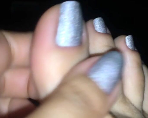 Queen Rainha aka Queen_rainha_ OnlyFans - Silver Lick my feet, suck my toe, cum  Prata Lambe meus ps, chupa meu dedo, goza