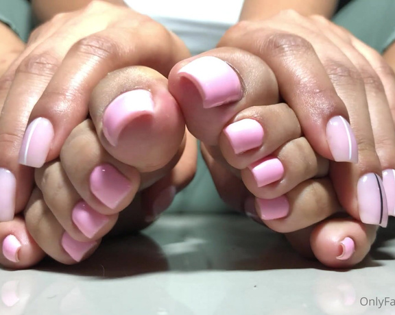 RossieM aka Rossieft OnlyFans - New pedi I don’t know about you but I’m loving this length