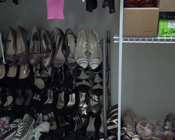 Roxie Rae aka Roxierae OnlyFans - Shoe Closet Tour full clip