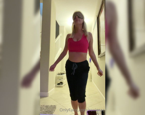 Roxie Rae aka Roxierae OnlyFans - I can’t dance but here you go me doing the couples dance challenge as a solo & i did it with Cov