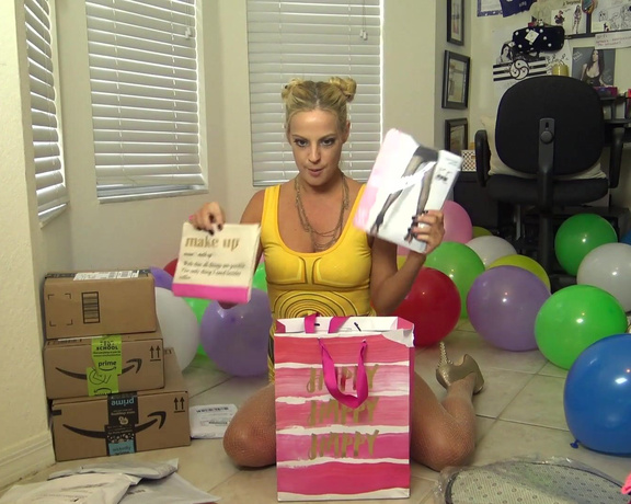 Roxie Rae aka Roxierae OnlyFans - Roxie Raes Birthday VNA Live Show Part 3 (15 min)