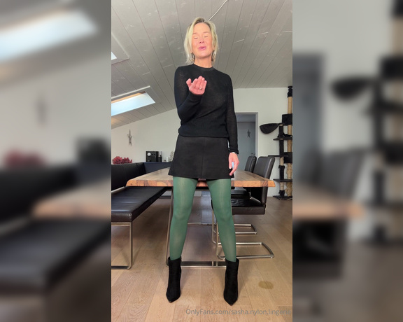 Sasha Nylon Lingerie aka Sashanylonlingerie OnlyFans - Casual Friday Und wer mag, darf ihn reinstecken And if you like, you can stick ist in Et qui