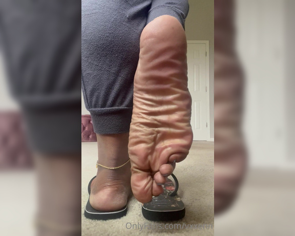 Vxxenn aka Vxxenn OnlyFans - Thick meaty soles with flip flops