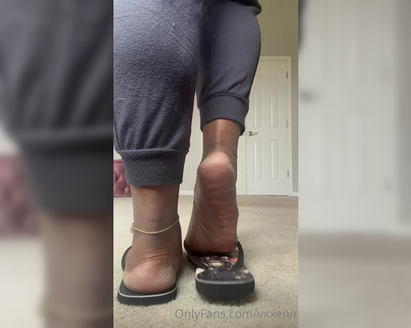 Vxxenn aka Vxxenn OnlyFans - Thick meaty soles with flip flops