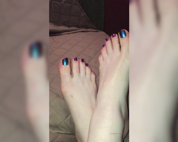 Freckled Feet aka Freckled_feet OnlyFans - Wedding planning is stressful, y’all! But tonight I got to relax on the couch and watch Star Wars