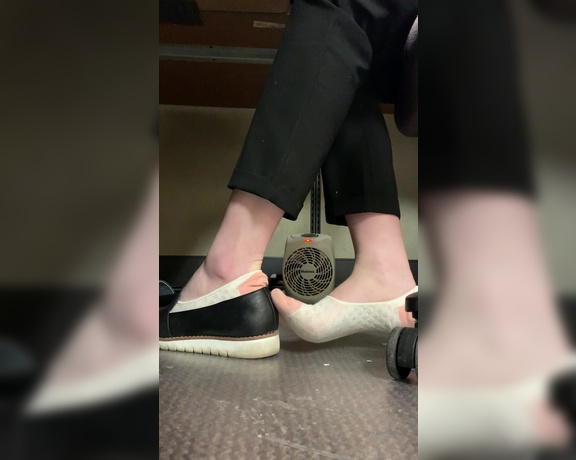 Freckled Feet aka Freckled_feet OnlyFans - Some public shoe play