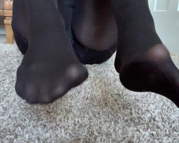 Freckled Feet aka Freckled_feet OnlyFans - Nylon ASMR…which video sounds better 1