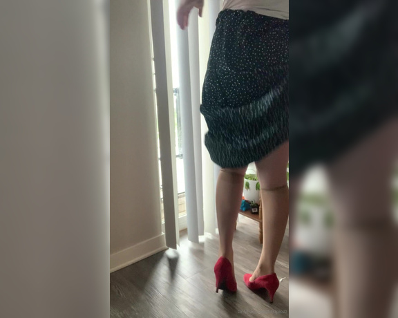 Freckled Feet aka Freckled_feet OnlyFans - POV your sexy, vintage housewife is trying to get your attention Did it work
