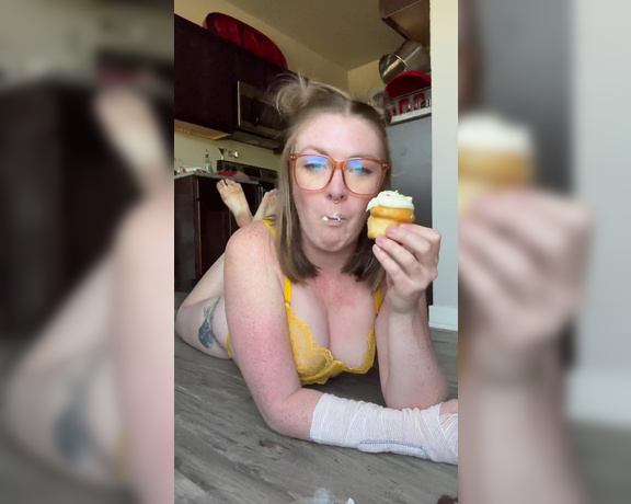 Freckled Feet aka Freckled_feet OnlyFans - HAPPY BIRTHDAY TO ME! (Ignore my terrible singing lol) I hope you enjoy this as much as I did