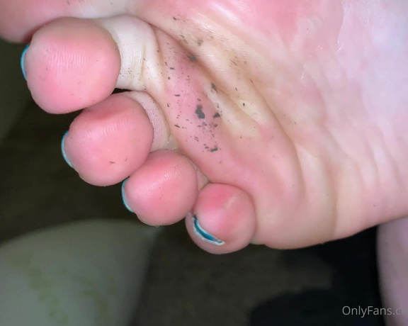 Freckled Feet aka Freckled_feet OnlyFans - Who likes sweaty, dirty, travel feet This was after almost an entire day of traveling in my chacos