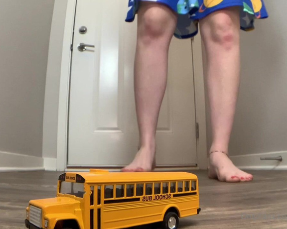 Freckled Feet aka Freckled_feet OnlyFans - HAPPY HALLOWEEN part 1! Ms Frizzle accidentally shrinks the class too small but uses this opportunit