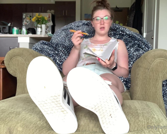 Freckled Feet aka Freckled_feet OnlyFans - Just filmed your college roommate comes home!” [Full video 7 minute drops on Friday!] Alice, your