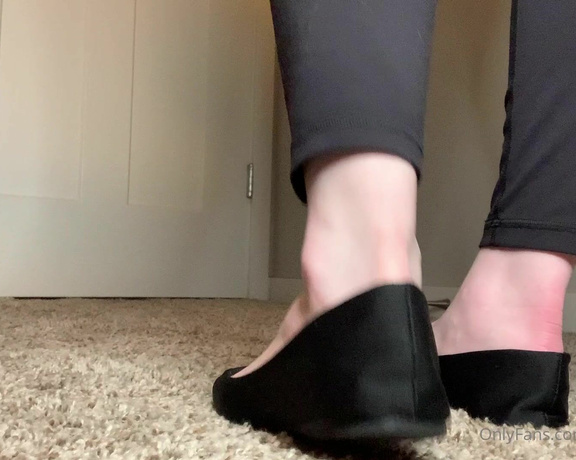 Freckled Feet aka Freckled_feet OnlyFans - Sweaty feet + flats shoe play