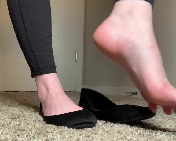 Freckled Feet aka Freckled_feet OnlyFans - Sweaty feet + flats shoe play