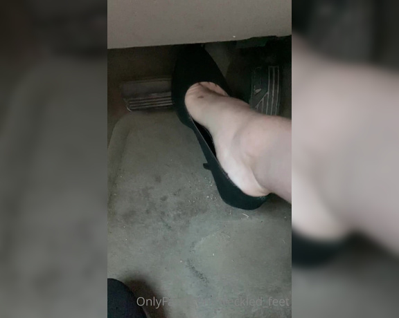 Freckled Feet aka Freckled_feet OnlyFans - Pedal pumping in sexy black heels and barefoot! And yes, people were staring