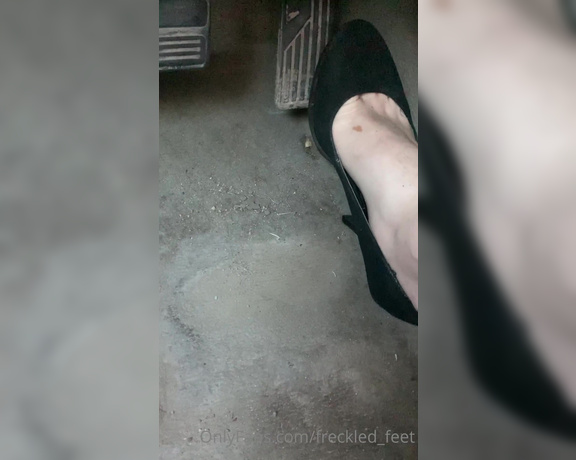 Freckled Feet aka Freckled_feet OnlyFans - Pedal pumping in sexy black heels and barefoot! And yes, people were staring