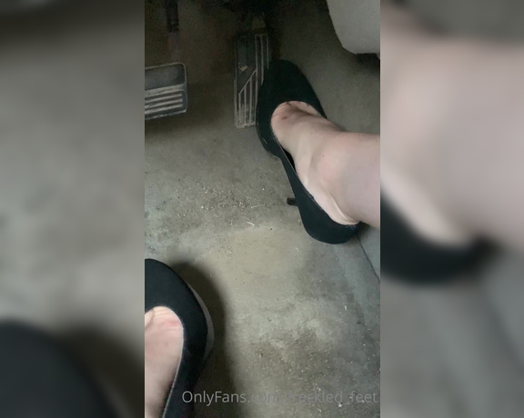 Freckled Feet aka Freckled_feet OnlyFans - Pedal pumping in sexy black heels and barefoot! And yes, people were staring