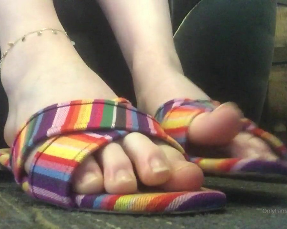 Freckled Feet aka Freckled_feet OnlyFans - Don’t you love public shoe play