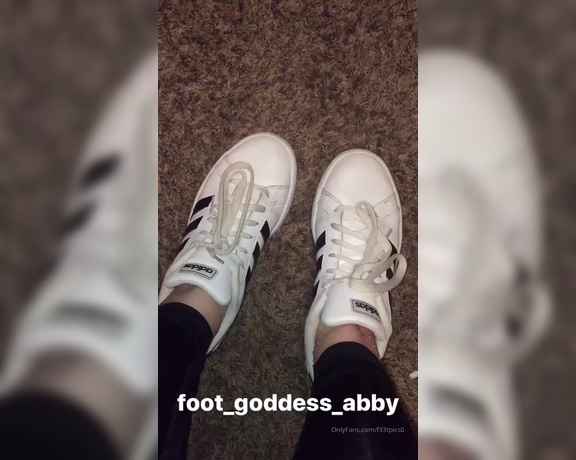 Freckled Feet aka Freckled_feet OnlyFans - Love going sockless in my shoes