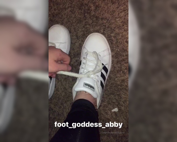 Freckled Feet aka Freckled_feet OnlyFans - Love going sockless in my shoes