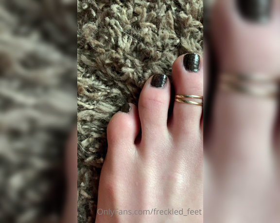 Freckled Feet aka Freckled_feet OnlyFans - What do we think of my NYE pedi Don’t mind the mess, I’m not a professional LOL and I’m too bratty