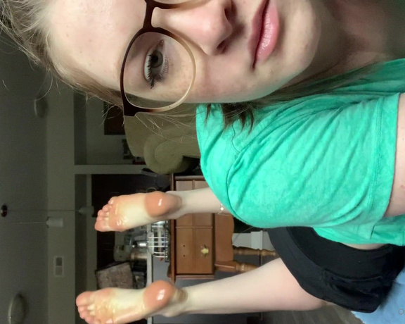 Freckled Feet aka Freckled_feet OnlyFans - For the oily sole lovers out there!