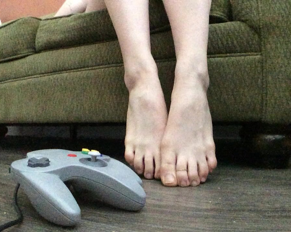 Freckled Feet aka Freckled_feet OnlyFans - Imagine my toes on your joystick