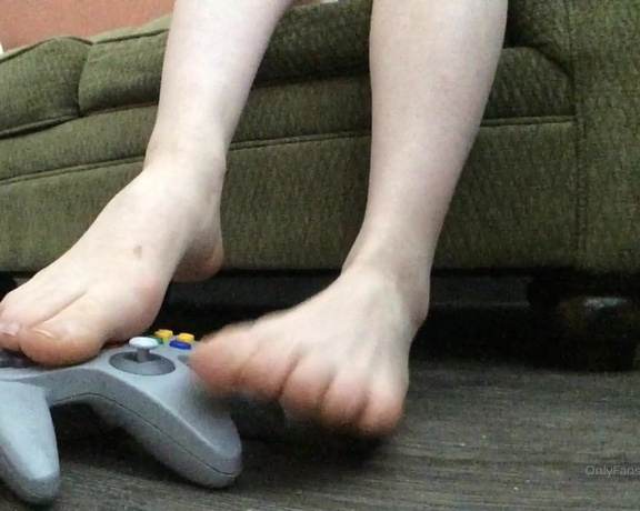 Freckled Feet aka Freckled_feet OnlyFans - Imagine my toes on your joystick