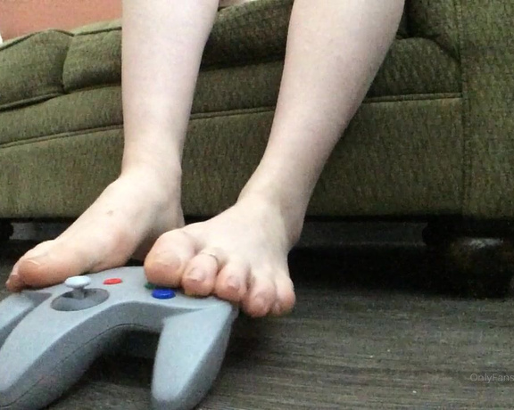 Freckled Feet aka Freckled_feet OnlyFans - Imagine my toes on your joystick