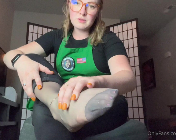 Freckled Feet aka Freckled_feet OnlyFans - Lemme tell you how sweaty my barista feet are in these nylons while you jerk