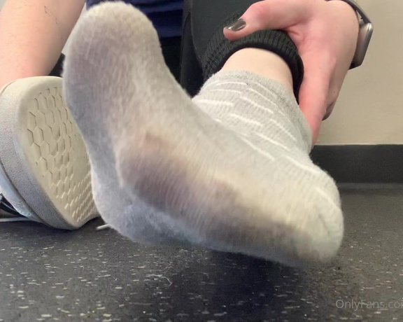 Freckled Feet aka Freckled_feet OnlyFans - It’s been a while since I’ve done a public shoesock strip at the gym! About halfway through, my prop