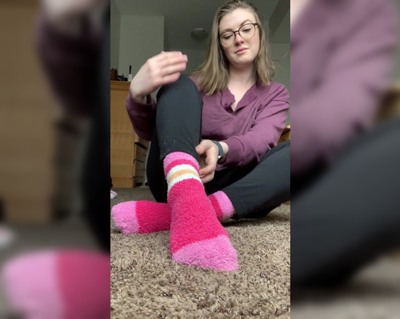 Freckled Feet aka Freckled_feet OnlyFans - I loooove fuzzy socks but I love being barefoot even more )