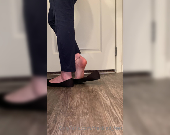 Freckled Feet aka Freckled_feet OnlyFans - Practicing my shoe play to tease people in public once the pandemic is over