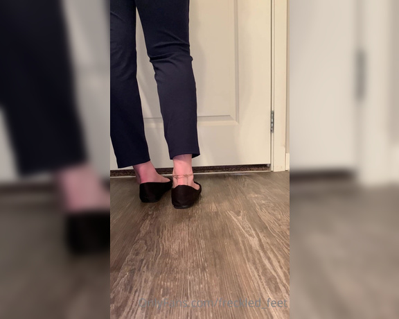 Freckled Feet aka Freckled_feet OnlyFans - Practicing my shoe play to tease people in public once the pandemic is over