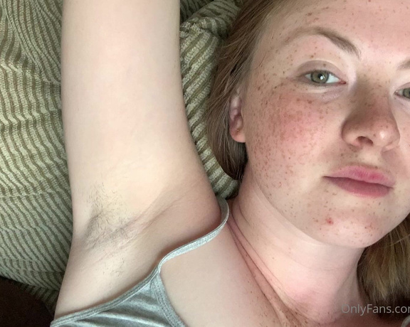 Freckled Feet aka Freckled_feet OnlyFans - Armpit lovers! Do you prefer shaven, stubbly, or long armpit hair