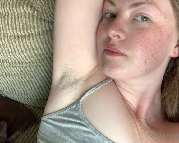 Freckled Feet aka Freckled_feet OnlyFans - Armpit lovers! Do you prefer shaven, stubbly, or long armpit hair