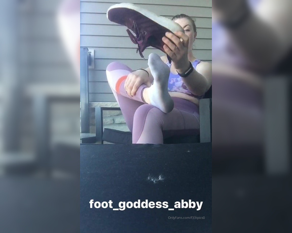 Freckled Feet aka Freckled_feet OnlyFans - Who likes sweaty feet