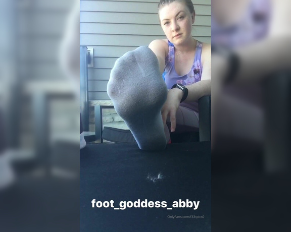 Freckled Feet aka Freckled_feet OnlyFans - Who likes sweaty feet