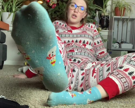 Freckled Feet aka Freckled_feet OnlyFans - Stinky Christmas sock JOI with countdown should I raffle off these well worn socks