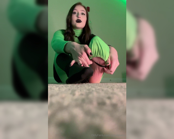 Becca Foxx Feet aka Sizeelevens OnlyFans - Shego’s shrink ray worked! Now that you’re tiny I’ll let you in on my plan…