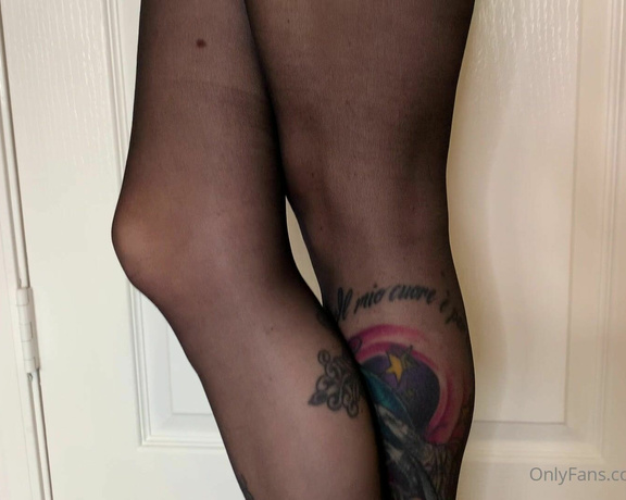 Crystal Inked aka Crystalinked OnlyFans - Fact I don’t like to wear panties under my nylons