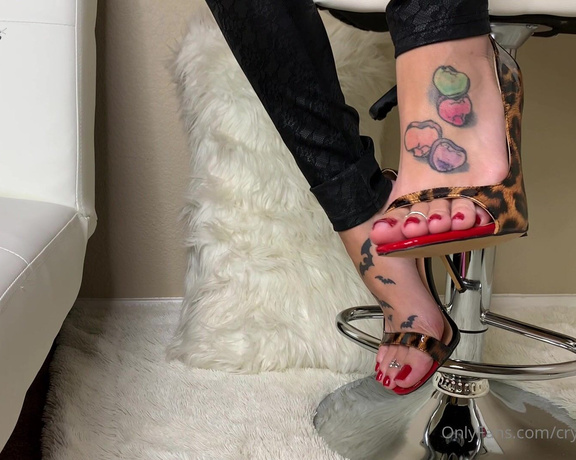 Crystal Inked aka Crystalinked OnlyFans - Starting a new week with new leopard heels