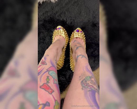 Crystal Inked aka Crystalinked OnlyFans - New Holiday wine pedi to ring in the New Year