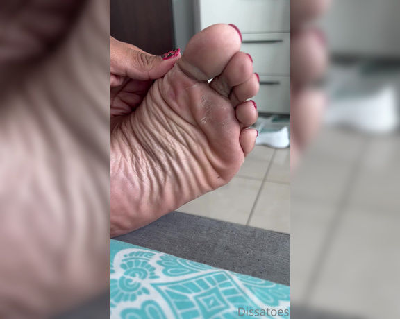 Dissa aka Dissatoes OnlyFans - Come lick these dry soles ! 1