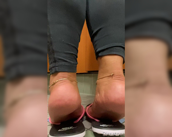 Dissa aka Dissatoes OnlyFans - Right after I took my socks off to head into the sauna feet were sweaty