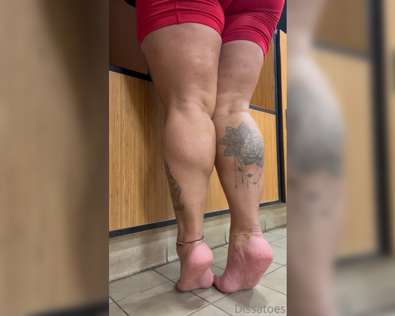 Dissa aka Dissatoes OnlyFans - Gym selfie with calves soles