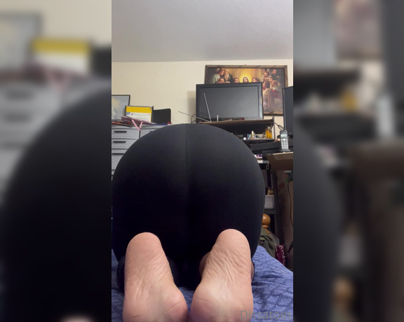 Dissa aka Dissatoes OnlyFans - All that ass and soft soles  I wanna be in this position while you lick my soles