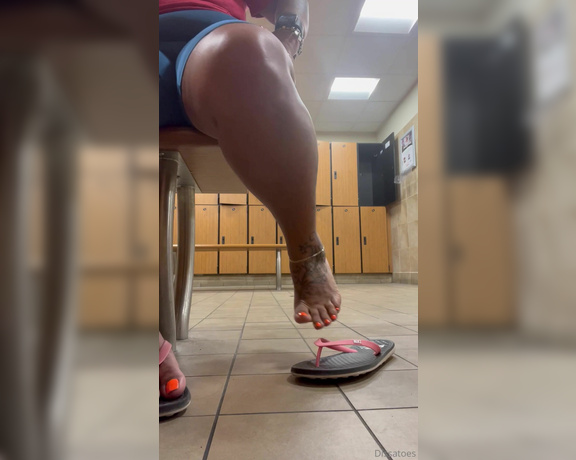 Dissa aka Dissatoes OnlyFans - Taking off my shoes at the gym my calves and soles nice and sweaty