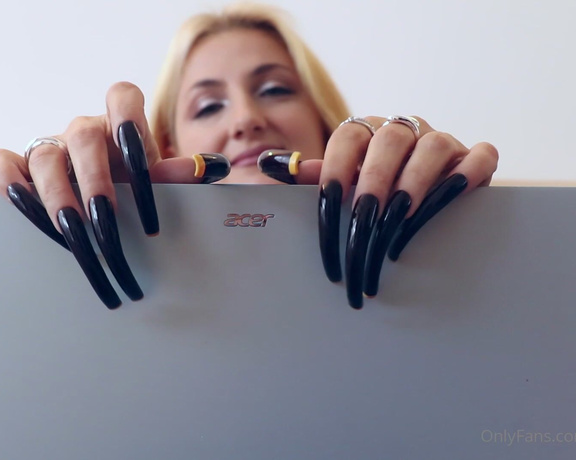 Lora Long Nails aka Loralongnails OnlyFans - Keyboard tapping with long nails